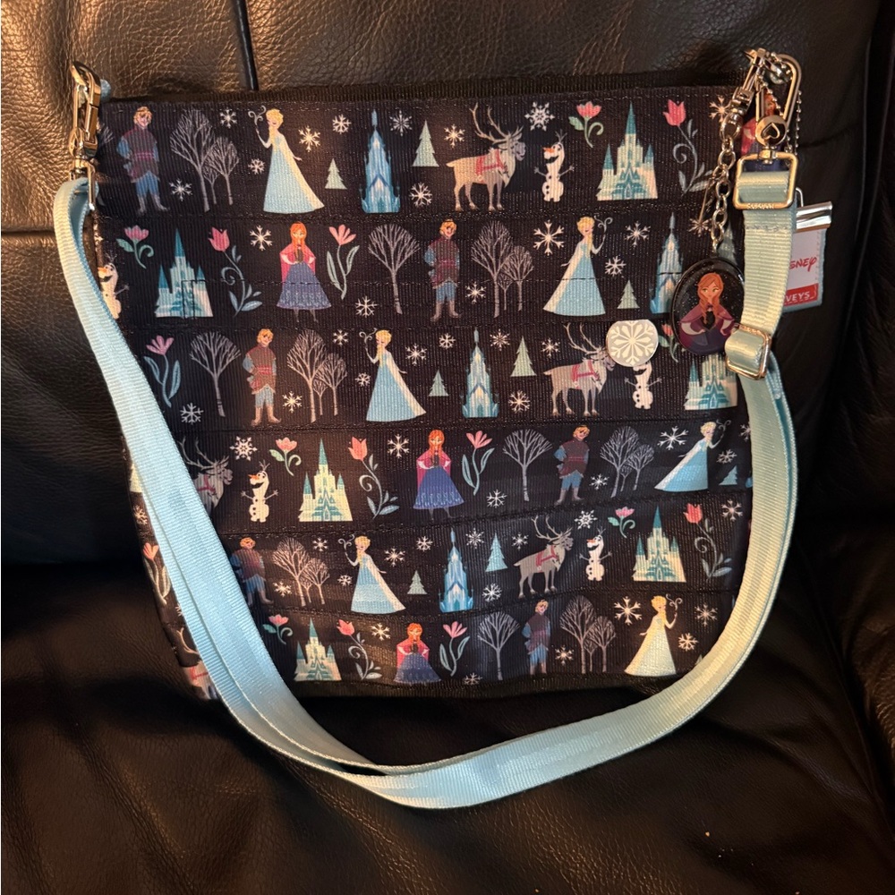 Harvey’s x Disney Frozen Crossbody Bag in Light Blue and Black🩵🖤